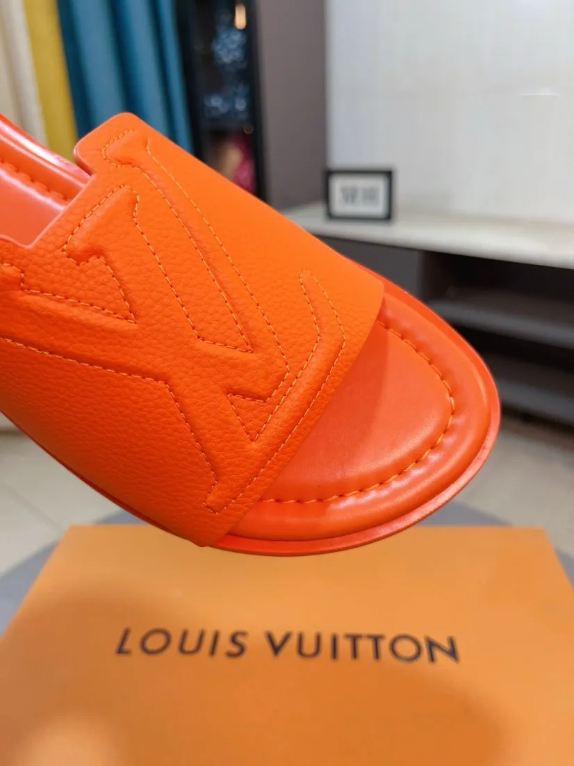 Men's shoes 💰300🌸🌸LV Ordinary men's spring and summer slippers, uppers imported from Italy, cowhide fabric, logo graphics, high-quality craftsmanship, soles: original soles specially provided by the original factory, exclusive movable molded soles super comfortable, original factory single goods, 🔍🔍high quality, you can enter and exit the counter at will, welcome to compare, size 38-45